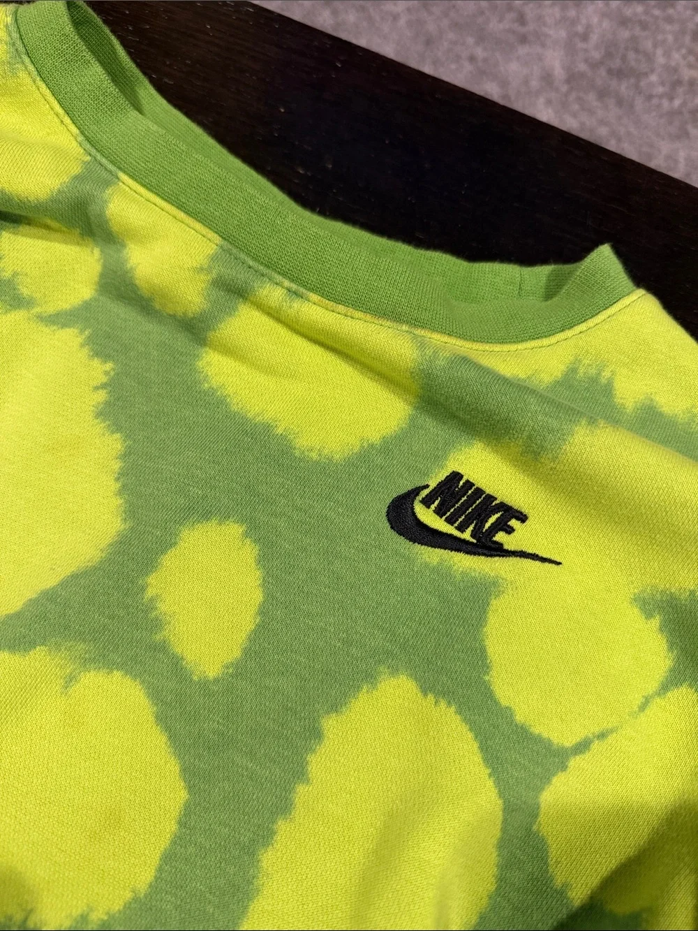 Nike Kids Neon Yellow-Green Tie-Dye Crewneck Sweatshirt XL youth athletic shirt